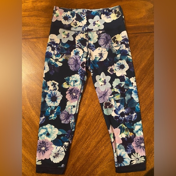 Old Navy Active Leggings🌸 - Picture 2 of 4